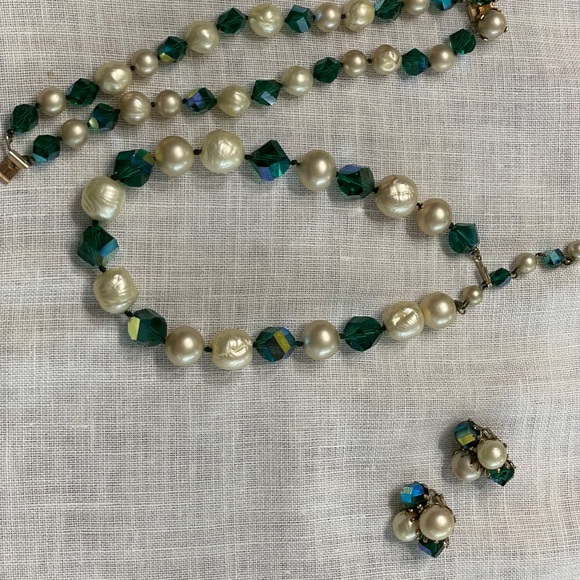 Vintage Jewelry Set by Vogue - Picture 5 of 11